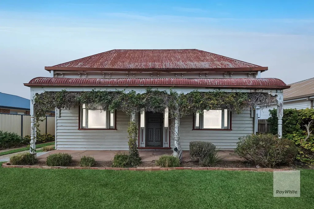 Werribee 2 Bedroom Location and Renovation