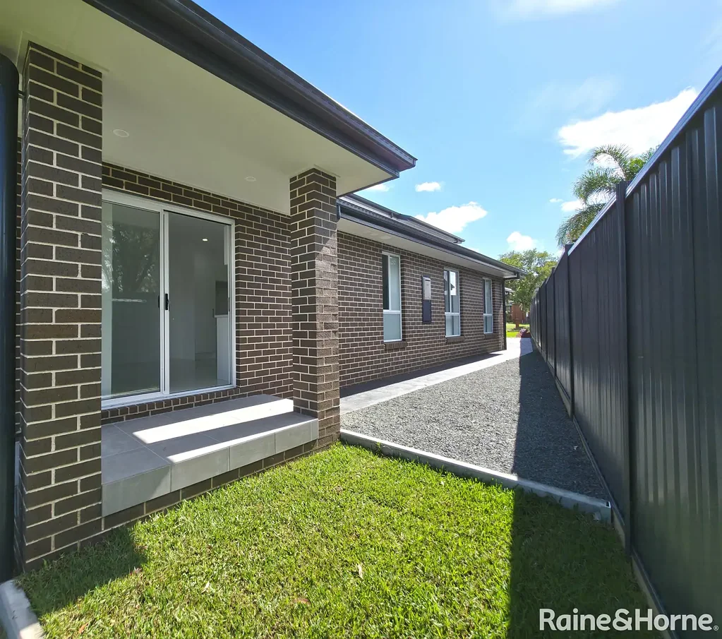 BEAUTIFUL TWO BEDROOM GRANNY FLAT FOR LEASE IN MACQUARIE FIELDS