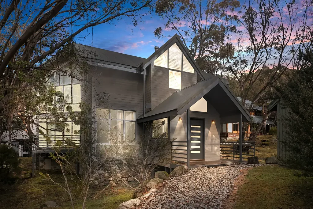 Thredbo 4房  A Rare Offering in Thredbo Woodridge Merritts Lodge with DA Approval Garage and Drying room