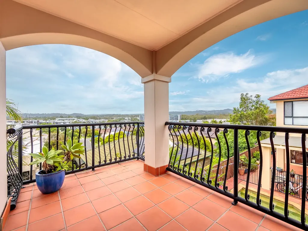 4/8 Blue Ridge Crescent, Varsity Lakes, QLD 4227