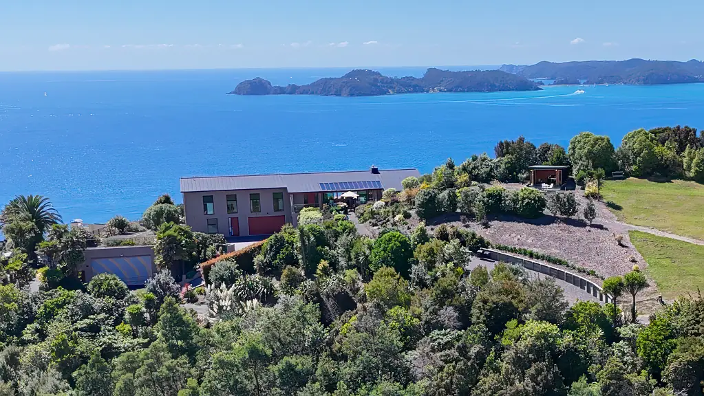 Russell 4ਬੈੱਡਰੂਮ At the summit of style and sea views