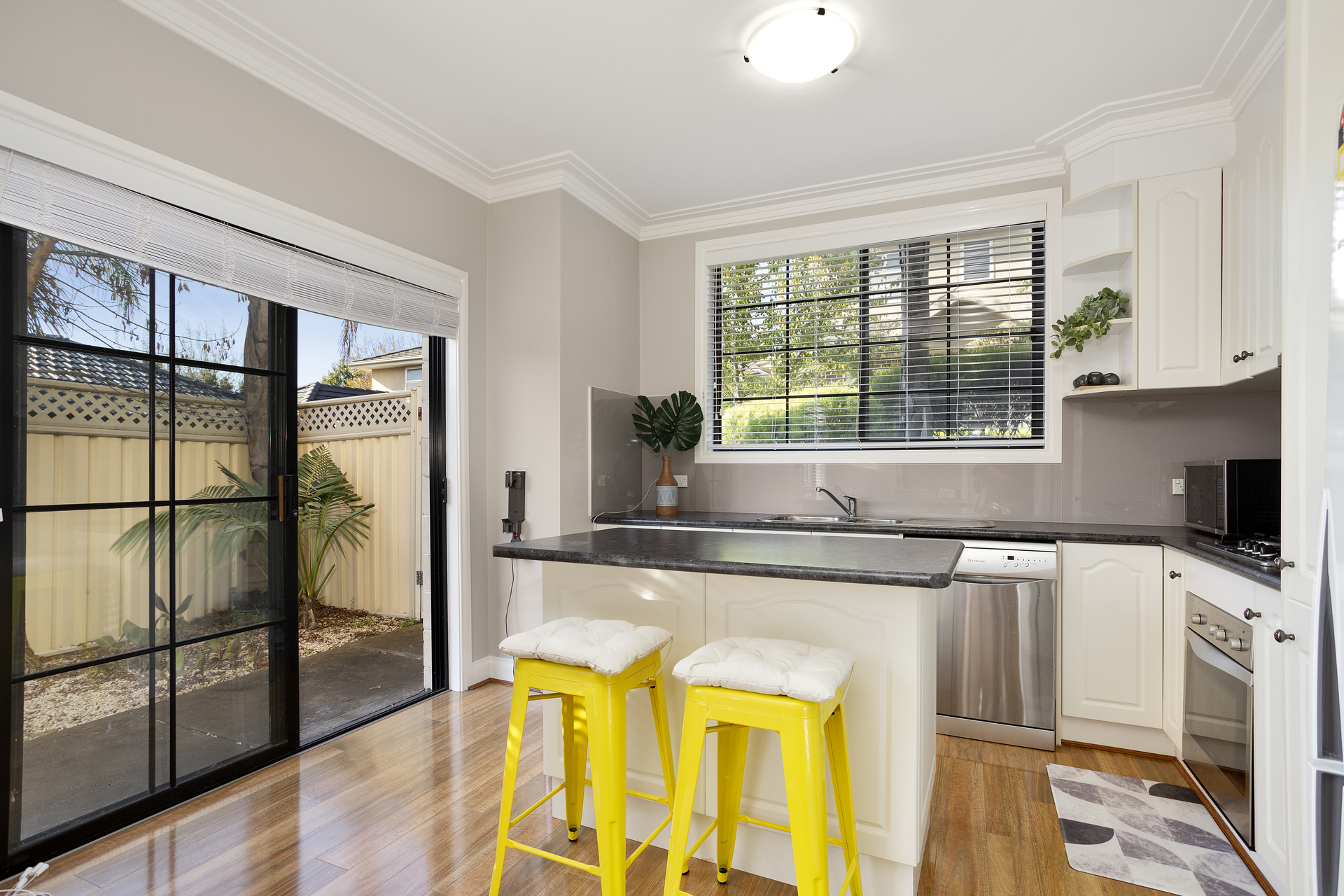 UNIT 2 44 STRELDON AV, STRATHMORE VIC 3041, 0 rūma, 0 rūma horoi, Townhouse