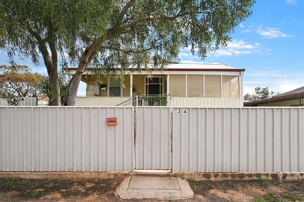 Broken Hill 3房  PERIODICALLY LEASED AT $290.00 PER WEEK
