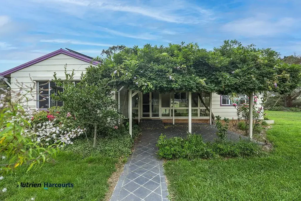 Braidwood  Real Life Farm - Close to town -