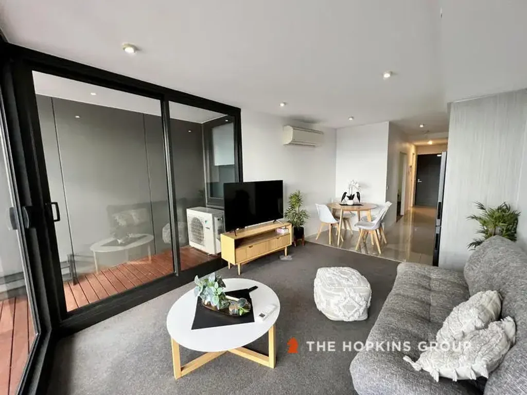 FULLY FURNISHED on top of the world! Top floor apartment!