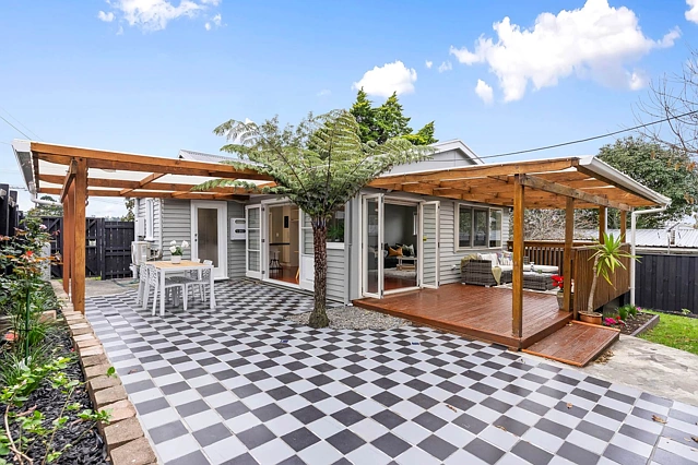 109 Beach Haven Road, Beach Haven, North Shore City