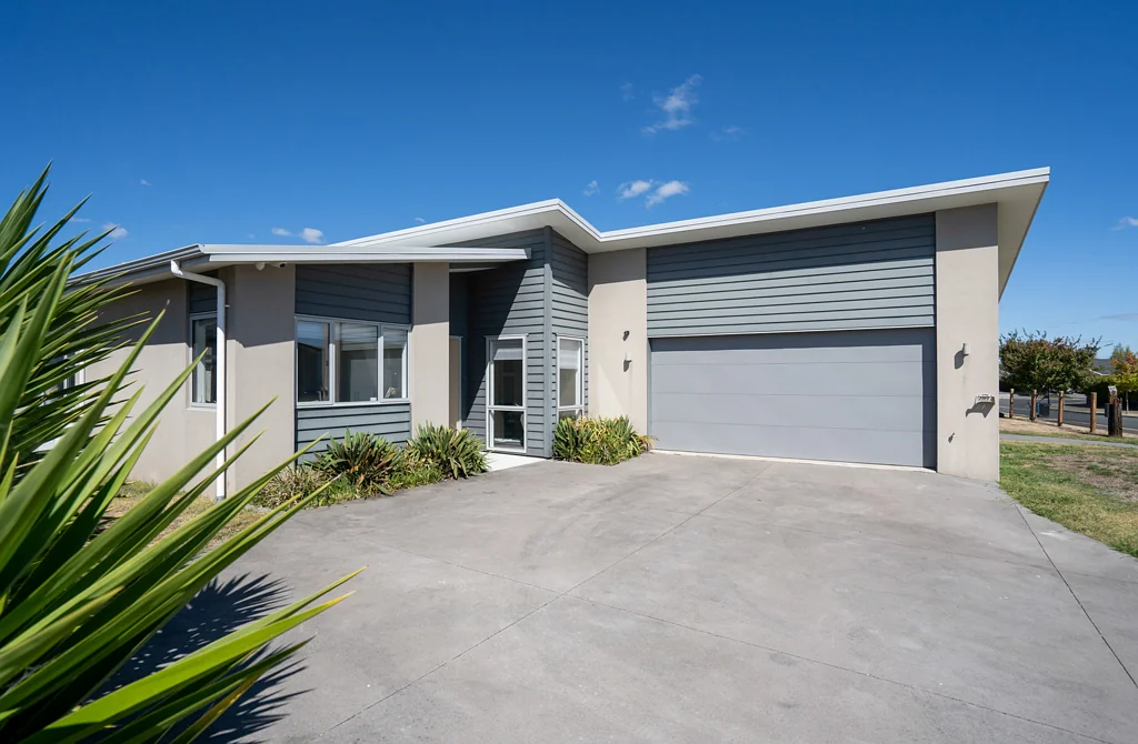 Cambridge 4 Bedroom Stylish and modern