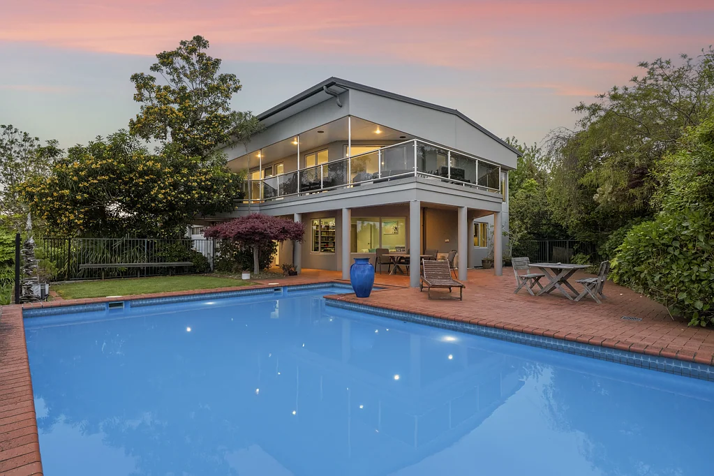 Te Puna  A Grand Home With Space For Generations