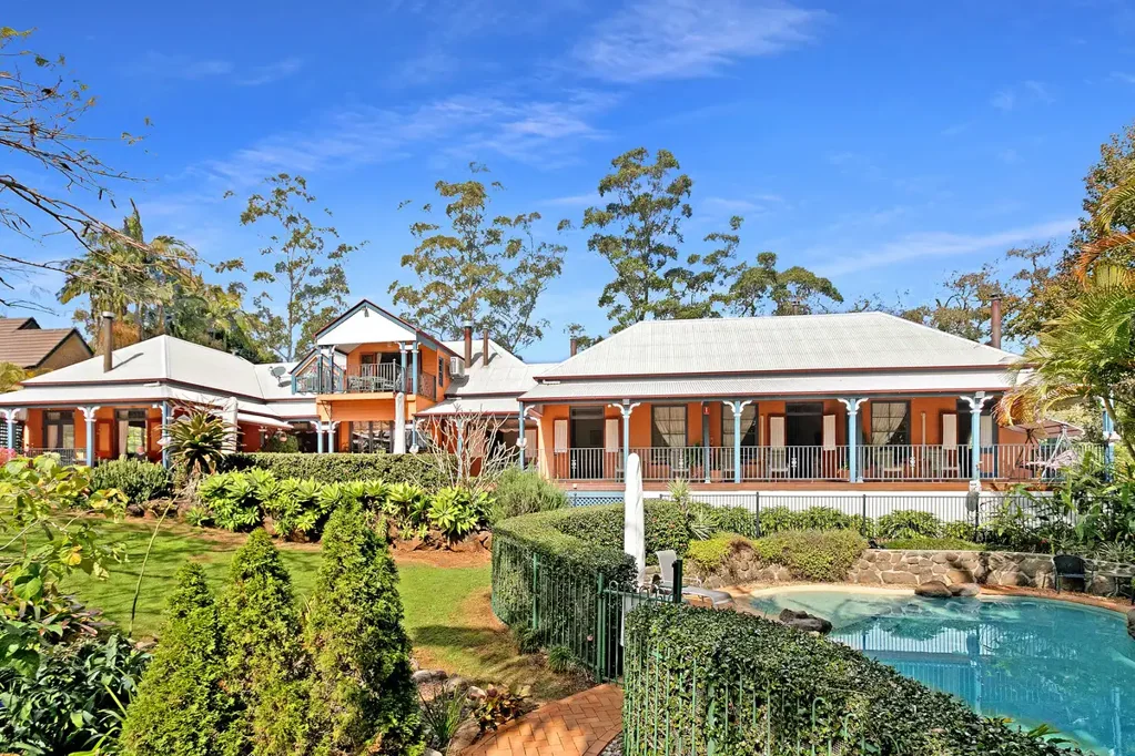 Montville 6침실 Montville Provençal Estate – French Provincial Luxury on 2,427m² with Resort Pool, Guest Suites & Private Park Access