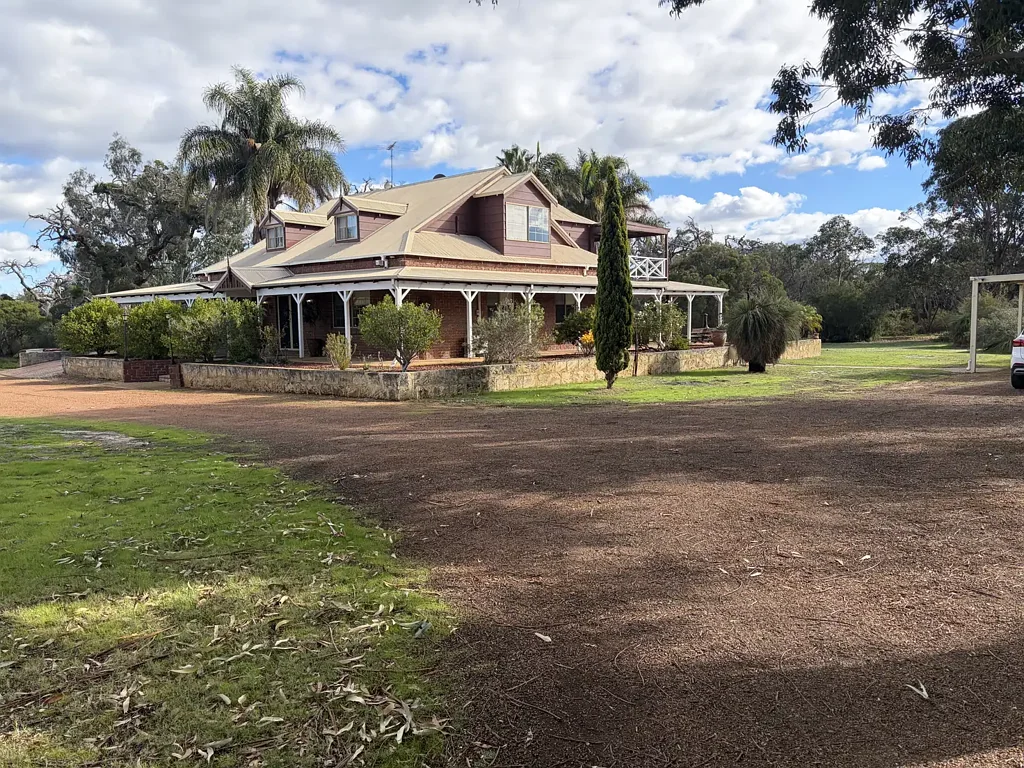 Oakford 4房  Federation Charm on 5 Acres in Oakford's Golden Triangle.