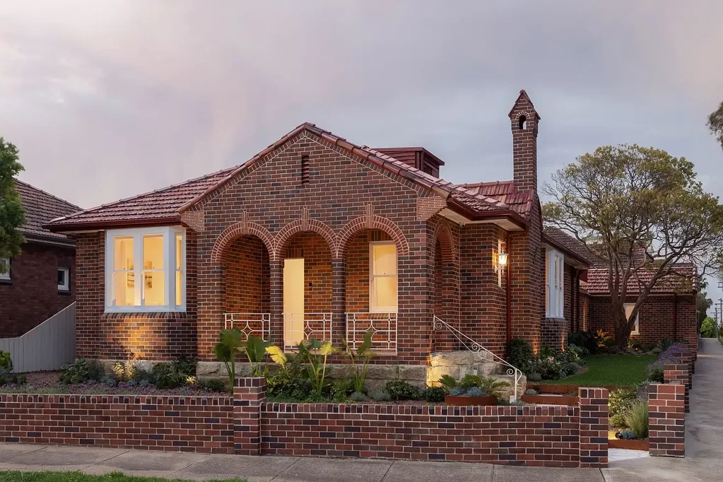 Burwood 4ਬੈੱਡਰੂਮ Architecturally Crafted Estate with Bespoke Luxury in a Blue-Ribbon Address