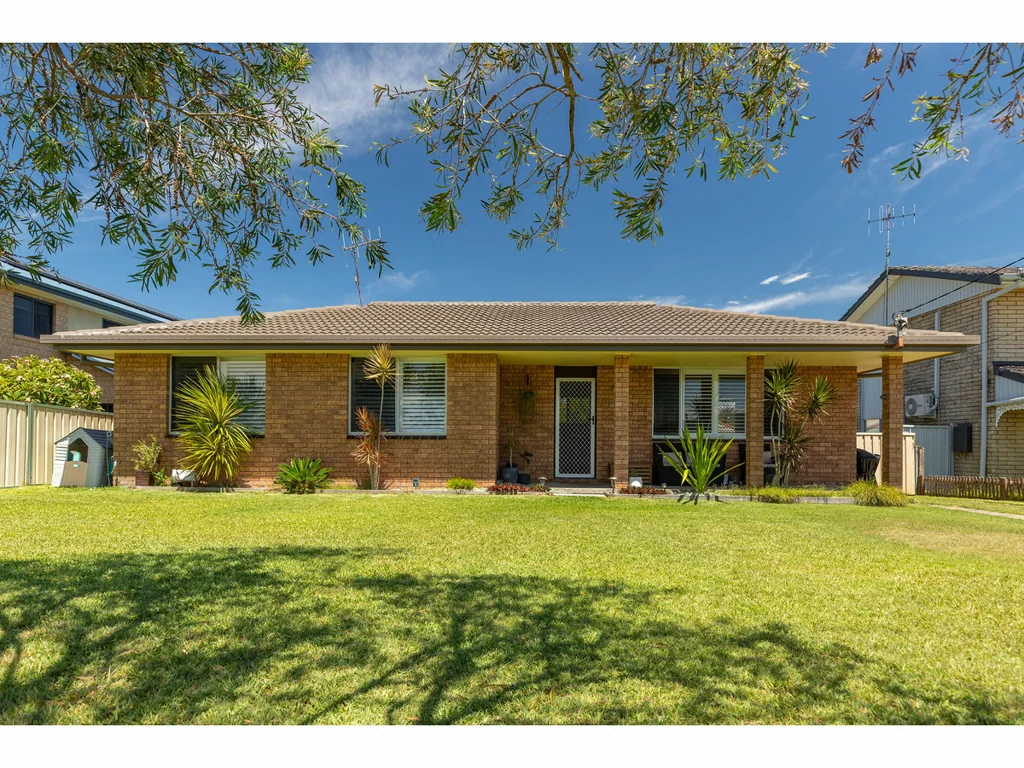 11 Hawaii Avenue, Forster, NSW 2428