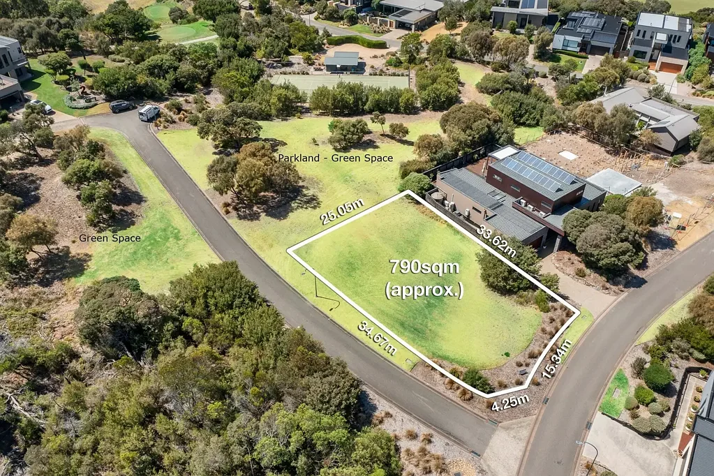 Fingal Moonah Links绝版地块 790㎡宏伟朝北 地下服务 设有门禁 精致海滨住宅方案 毗邻绿地 世界级会所近享 Magnificent Level Vacant Block with Architectural Plans at Moonah Links