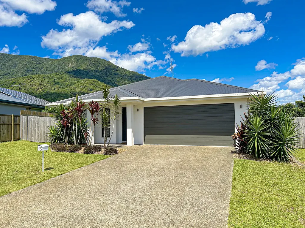 Redlynch 4બેડરૂમ Stunning 4 Bedroom + Media Room Family Home in Redlynch - 15 Noipo Crescent