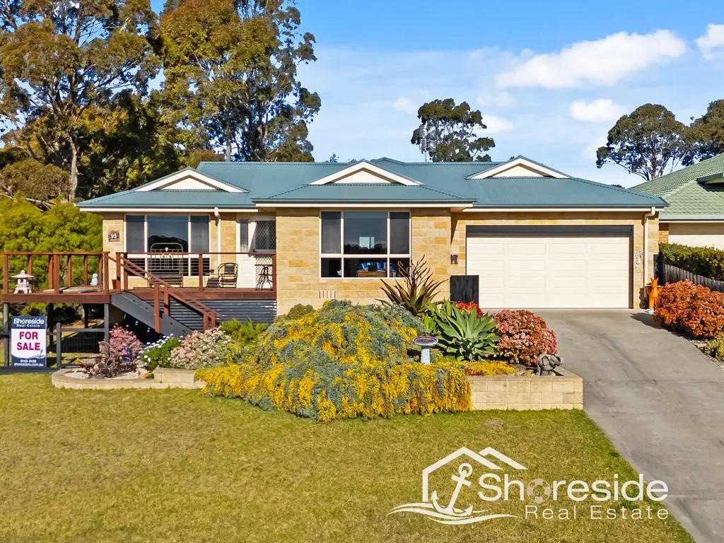 Lakes Entrance 4 Bedroom 9 The Balcony - "A Great Address to Have"