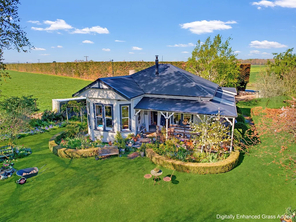 Ashburton 3 Bedroom Space, Stillness and Country Charm