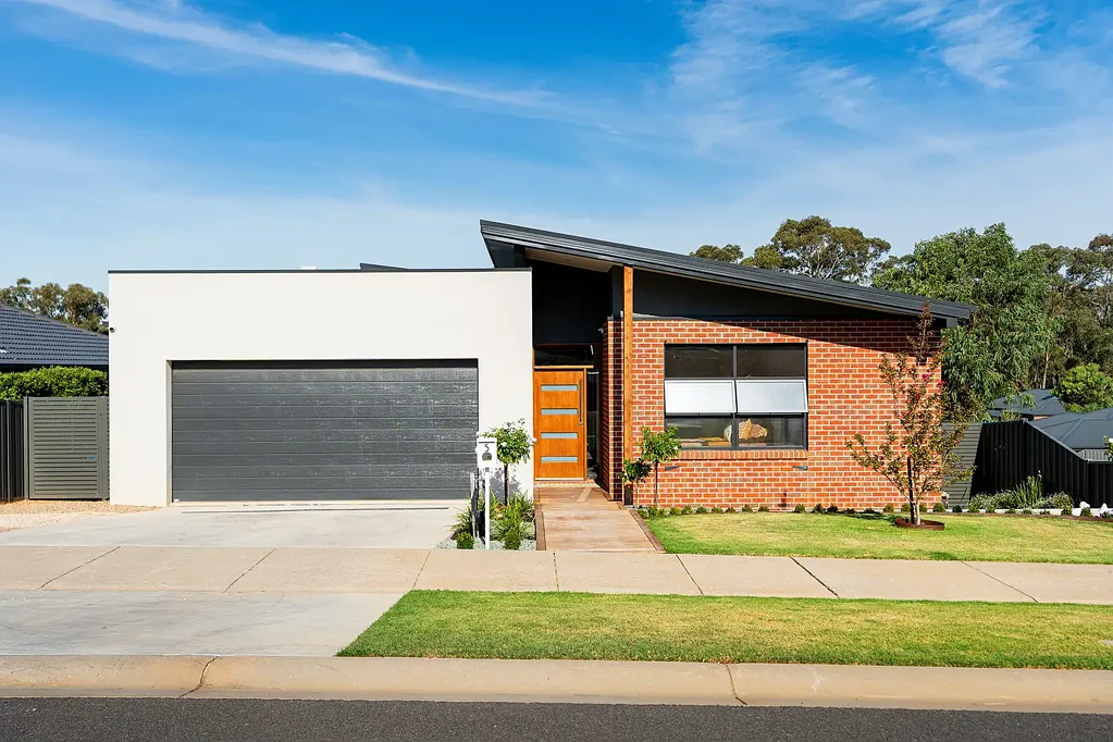 Mckenzie Hill 3Moenga Style, Comfort and Sophistication