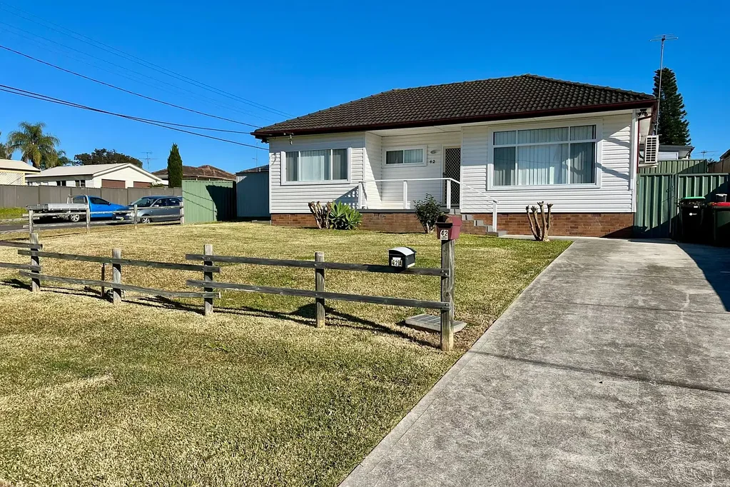 FRESHLY PAINTED THREE BEDROOM HOME IN QUIET LOCATION!