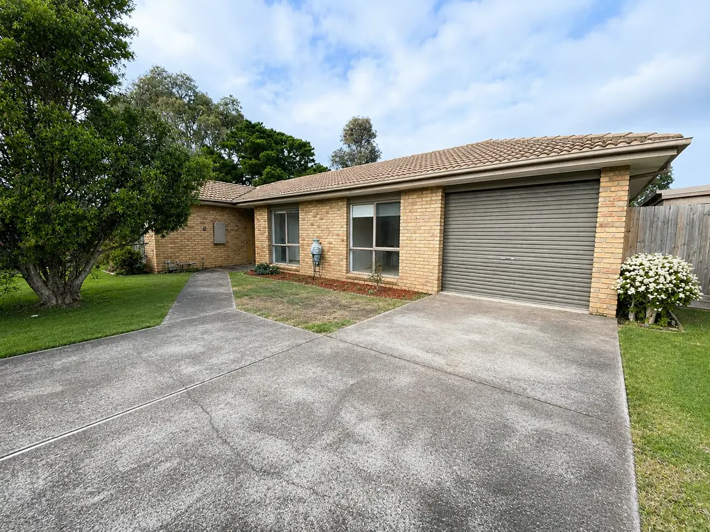 Expansive 3-Bedroom Villa in Serene Aspendale Gardens