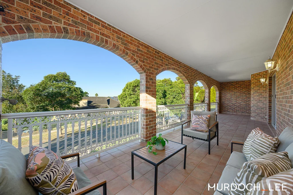 Baulkham Hills 7房 双层砖气派宅邸，带独立Granny Flat， 多代同堂理想之选！ Grand Double Brick Family Estate with Granny Flat