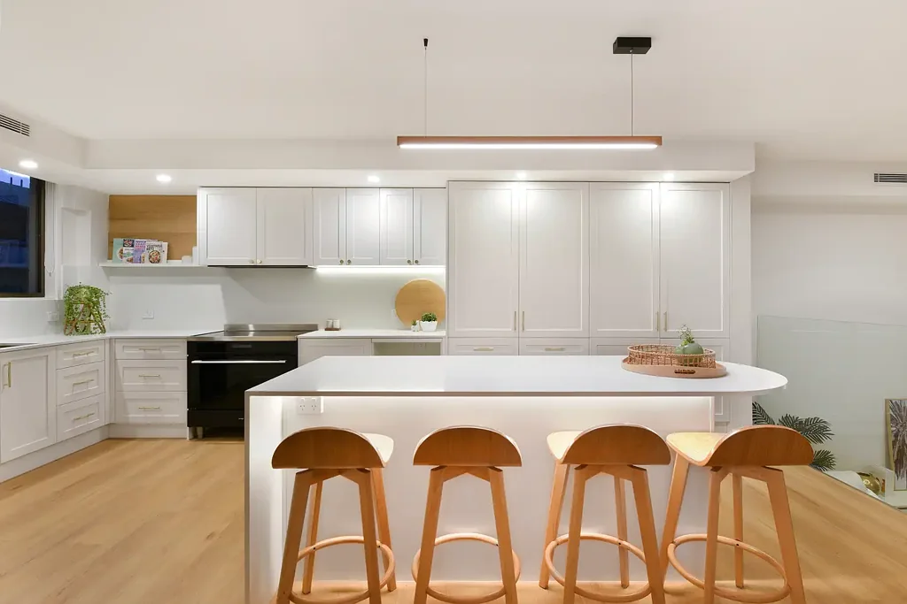 Bundall 3 Bedroom Riviera-Inspired Lux Living by the River