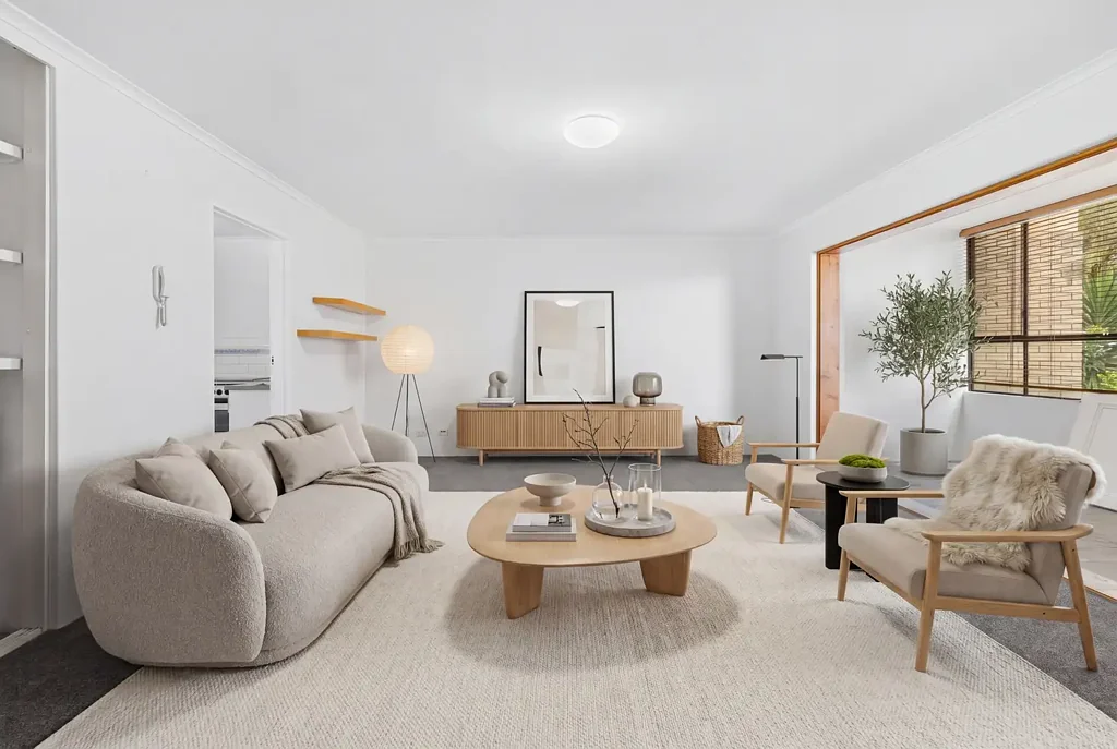 Top Floor Apartment With Outdoor Entertaining and Views