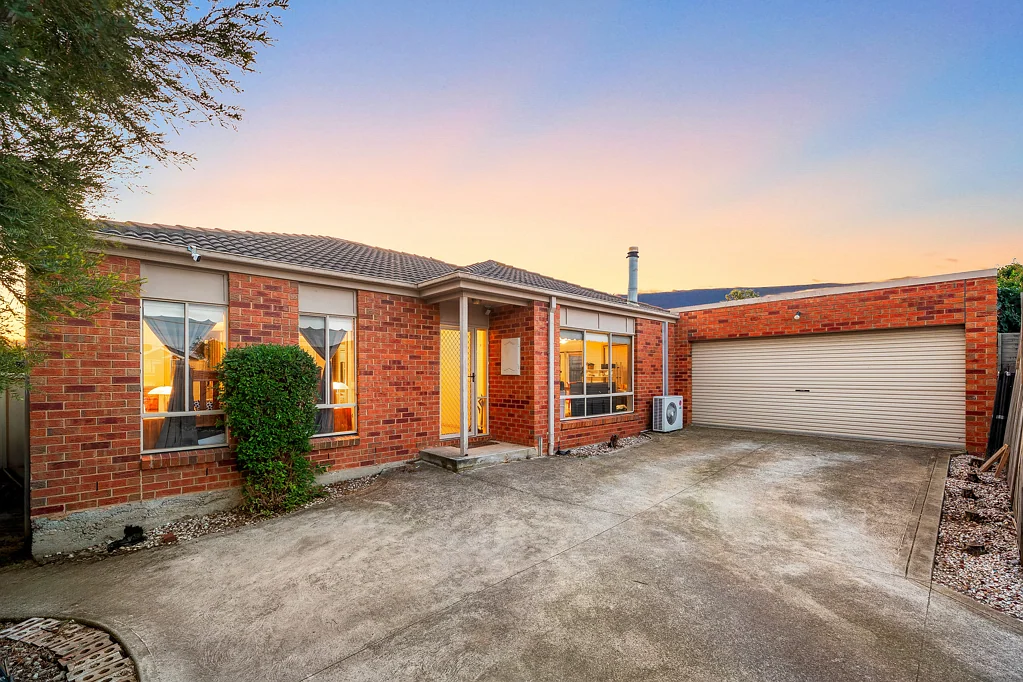 2/11 Dunraven Court, Sydenham, VIC 3037