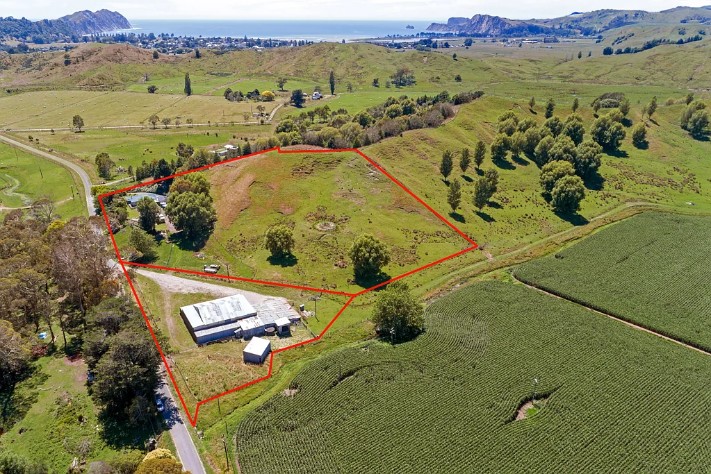 Tolaga Bay Rural lifestyle minutes from the beach.