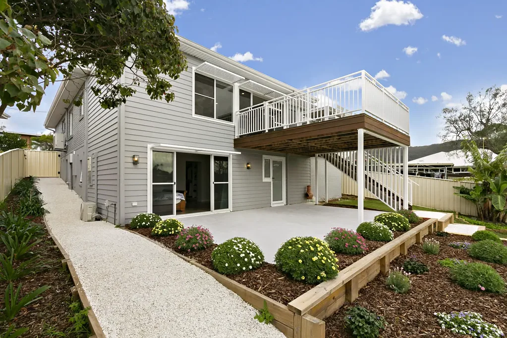 West Wollongong 5ਬੈੱਡਰੂਮ Fully renovated oasis enjoys escarpment vistas