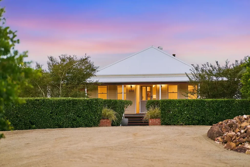 Stewarts River  Premium Country Living with Exceptional Mountain Views (13.89 Ha / 34.3 Acres)