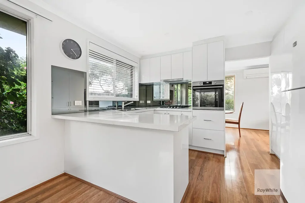 Gladstone Park 3침실 Ideal First Home in a Prime Court Location
