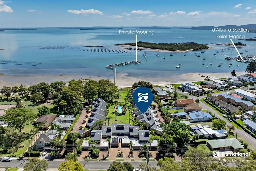 Soldiers Point 3Kwarto FOR THE BOATING ENTHUSIAST - SPACIOUS TOWNHOUSE WITH PRIVATE MOORING