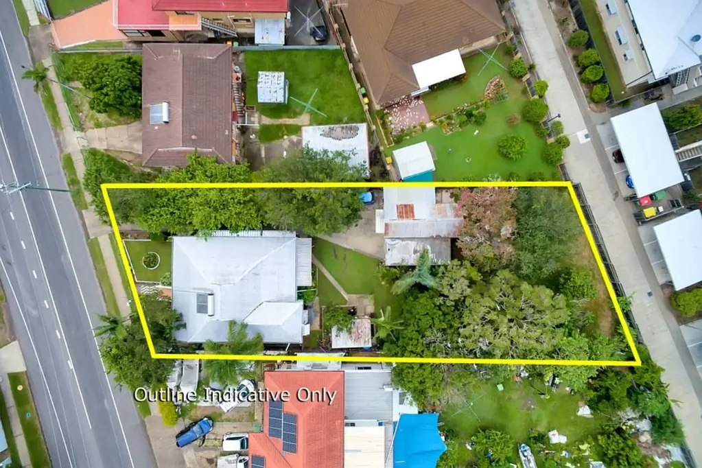 Goodna 3房 高地地块1102m² 步行便利设施 现代厨房岛台 主卧带私卫 灵活空间改造 UNDER CONTRACT BY AMY DINH!