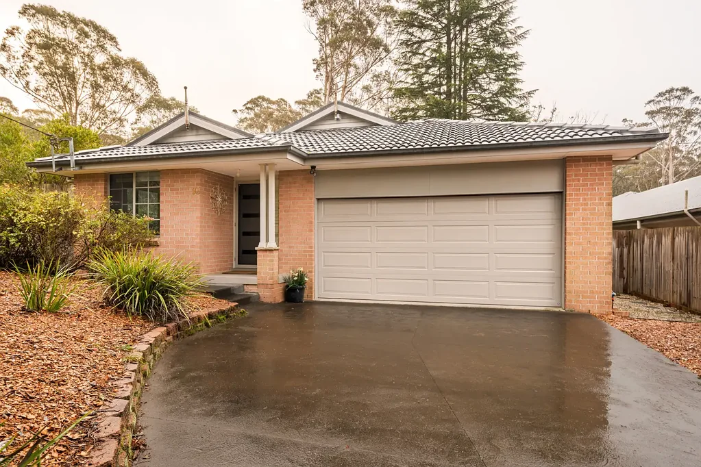 Katoomba 4部屋 Family Home with Expansive Yard and Peaceful Bush Outlook