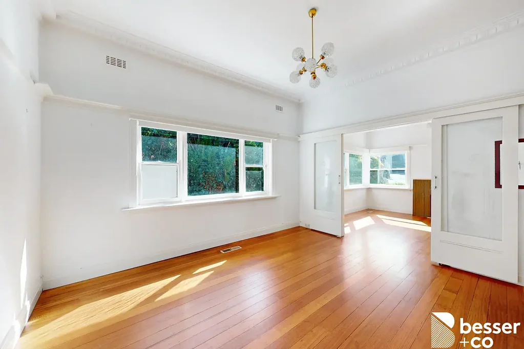 LARGE FAMILY HOME WITH HUGE BACKYARD AND NEIGHBOURING ALLNUT PARK | BESSER+CO