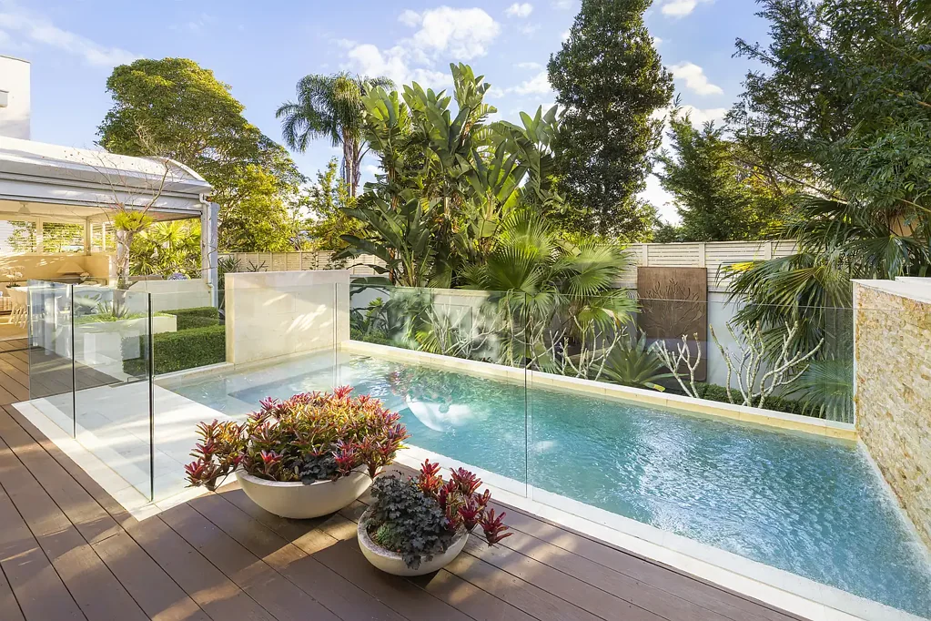 Narrabeen 3房 设计师公寓，提供稀有户外生活空间 Designer apartment offering rare outdoor living