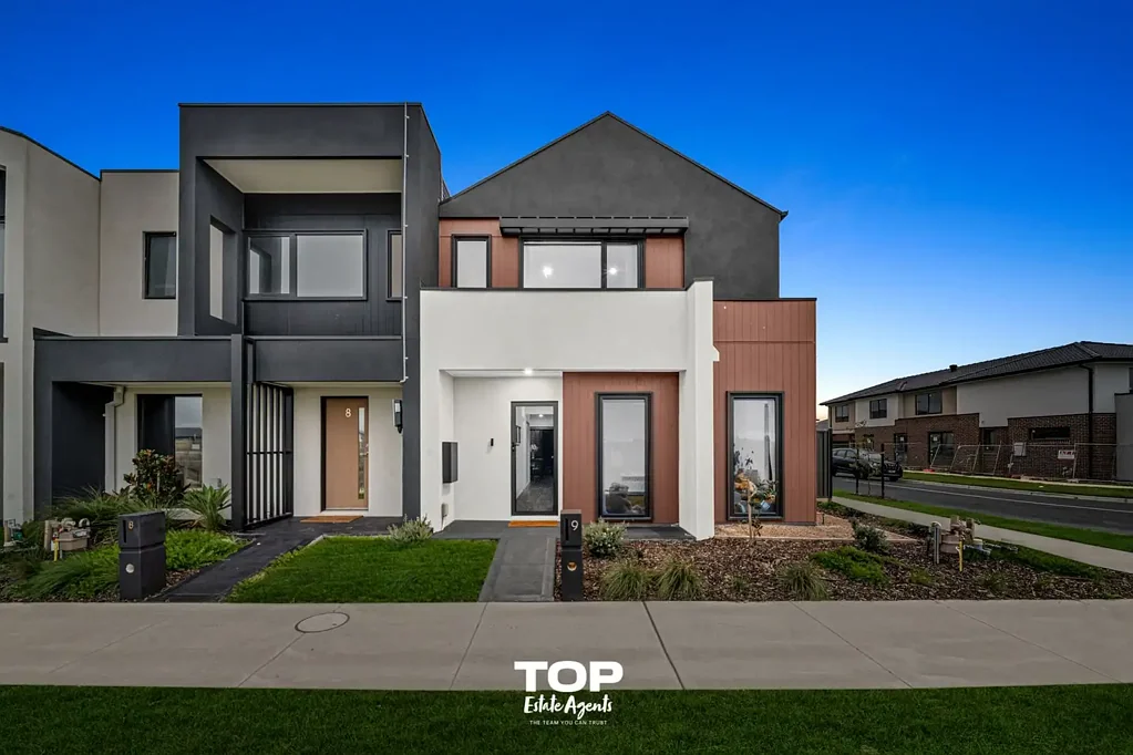 9 Winnipeg Walk, Clyde, VIC 3978
