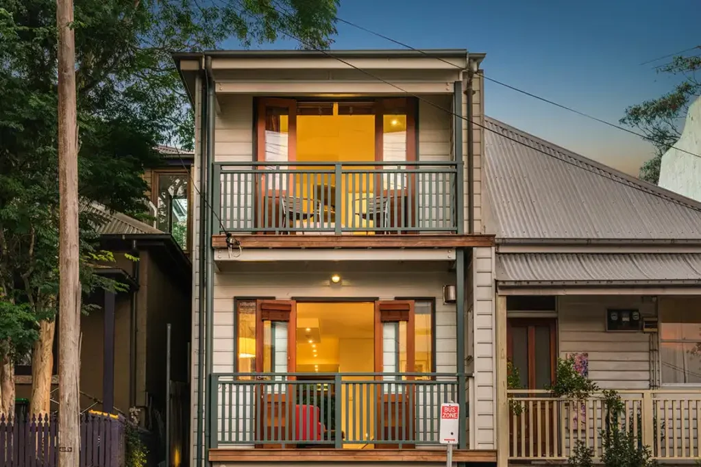 Charming Birchgrove living, city skyline views, cafes at door