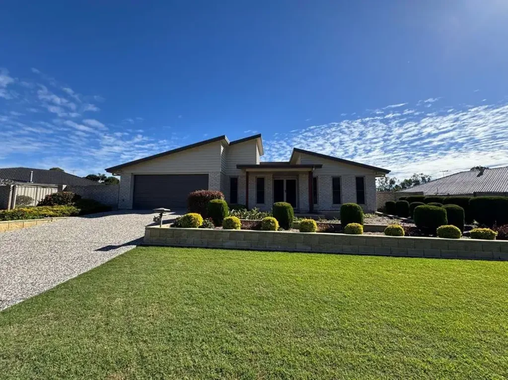 Deebing Heights 5 Bedroom Picture Perfect Piccadilly Property!