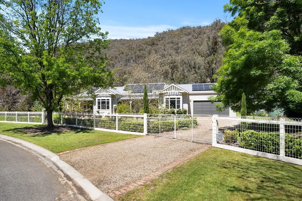 7 Louie Court, Bright, VIC 3741