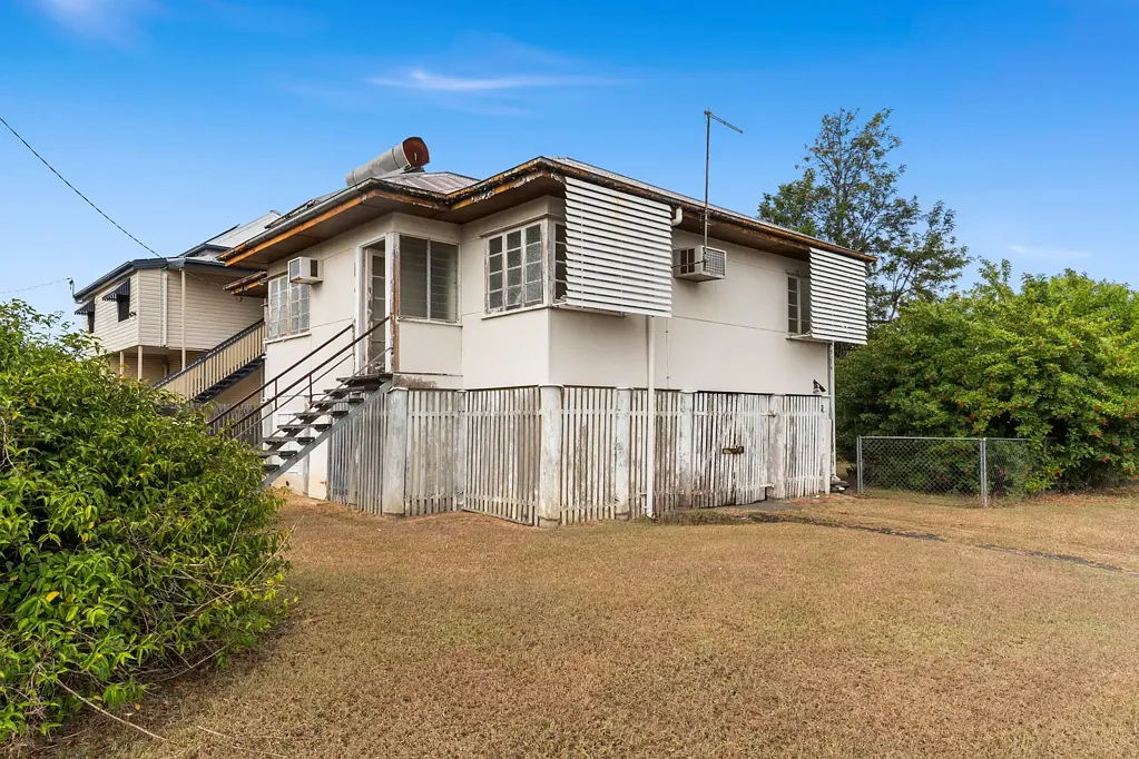 West Rockhampton 3ਬੈੱਡਰੂਮ RENOVATOR'S DELIGHT ON A PRIME CORNER BLOCK