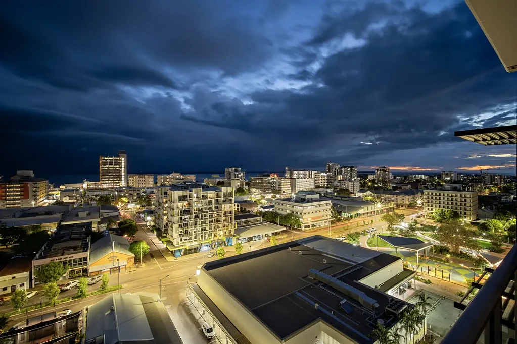 Darwin City 2 Bedroom Light, Space & Views!
