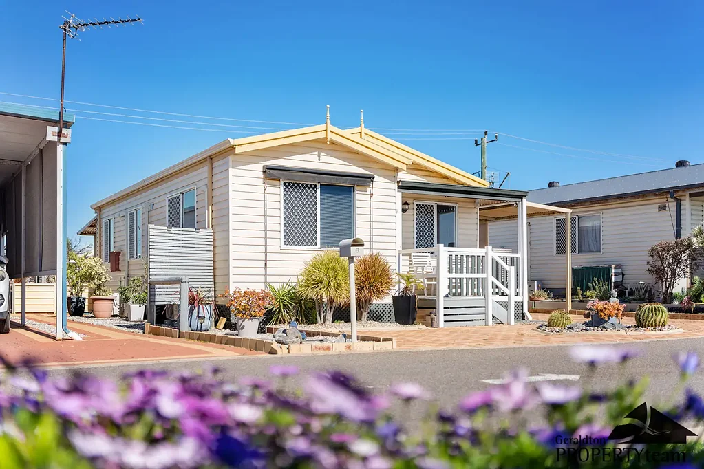 Geraldton 2ਬੈੱਡਰੂਮ Where Coastal Living Meets Community Comfort