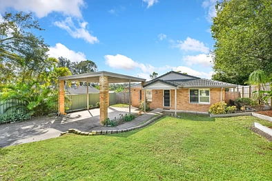 Darra 3房 全面翻新，即刻入住享受 – 您完美的低层住宅正等待着您！ Renovated Throughout and Ready to Enjoy – Your Perfect Lowset Home Awaits!