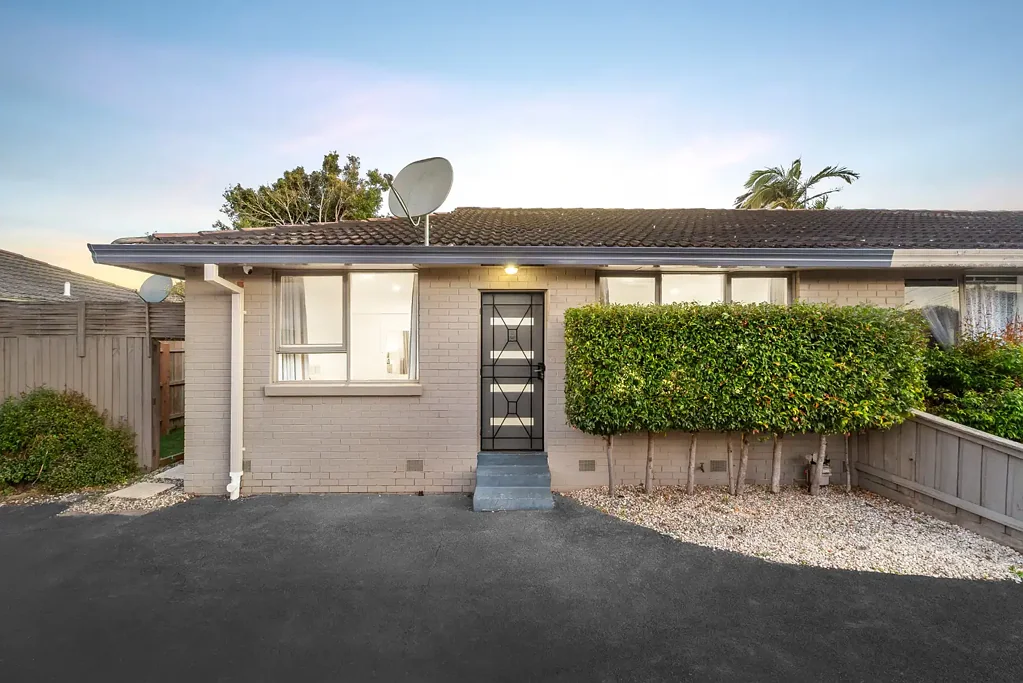 Clayton South 2Kwarto Fully Renovated, Private & Positioned for Perfection!