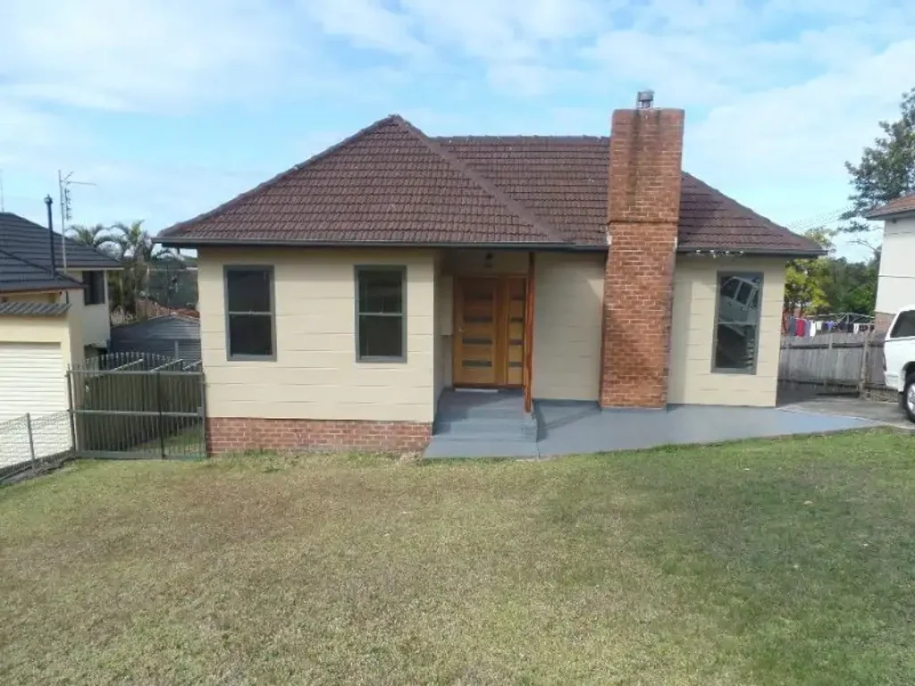 3 bedroom home With Lake Views
