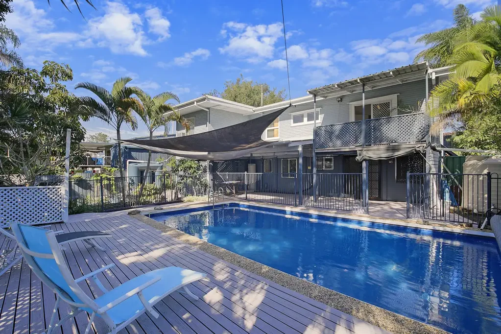 Chermside West 4 Slaapkamer Feature-packed family home with pool!