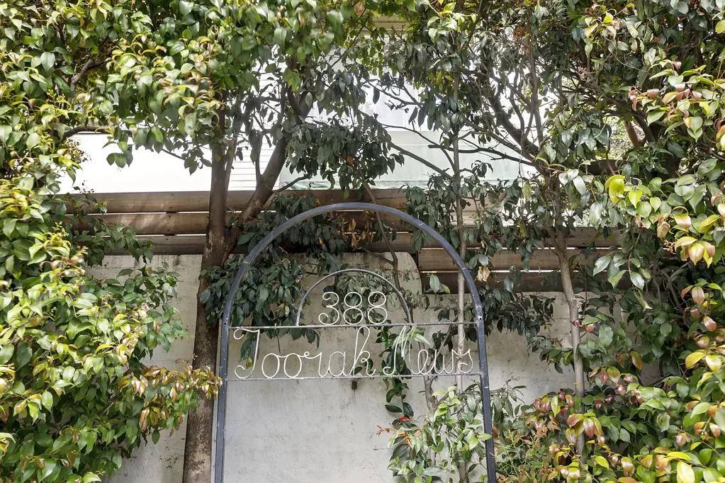 Secure and convenient South Yarra living