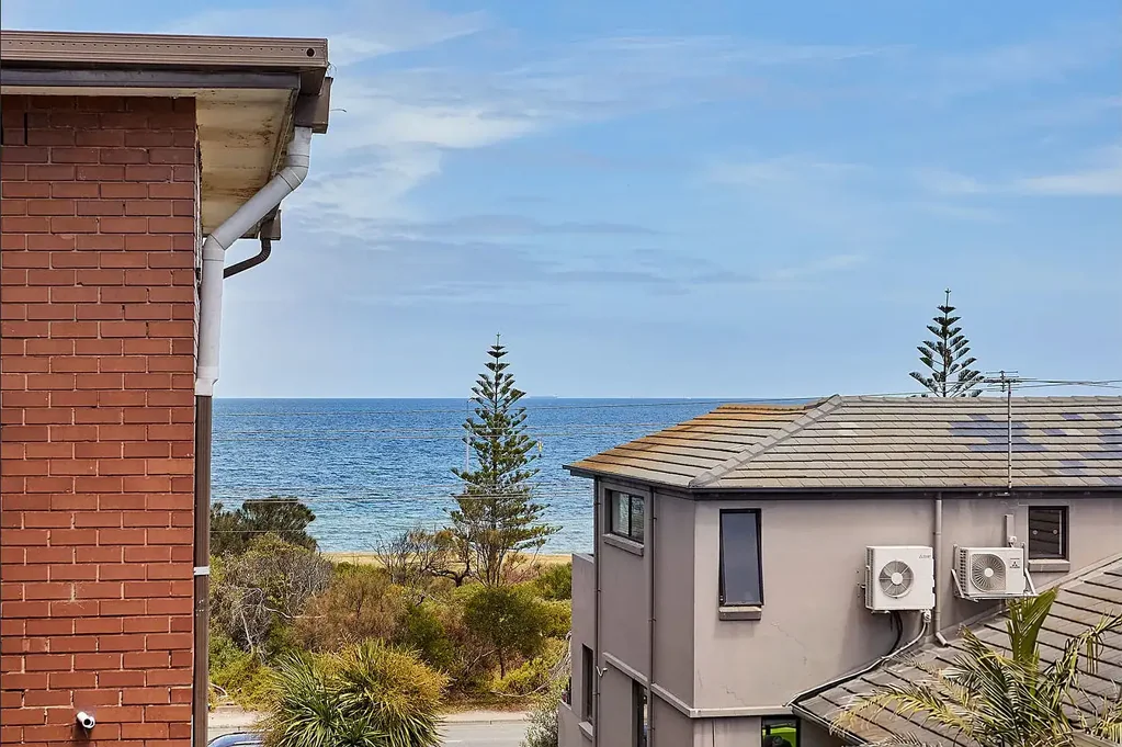 Spacious Three-Bedroom Apartment with Dual Balconies and Bay Views!