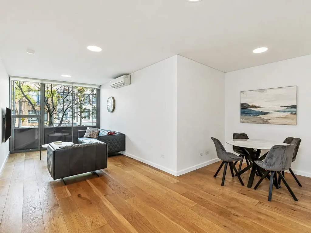 Spacious Apartment In Prime Location